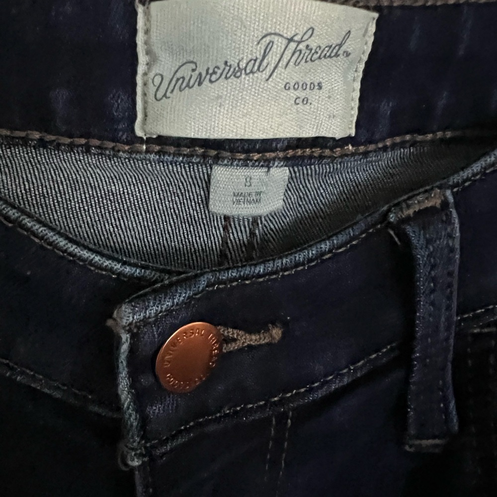 Universal Thread Size 8 Distressed Denim High Rise Midi Women's Shorts - Picture 4 of 6